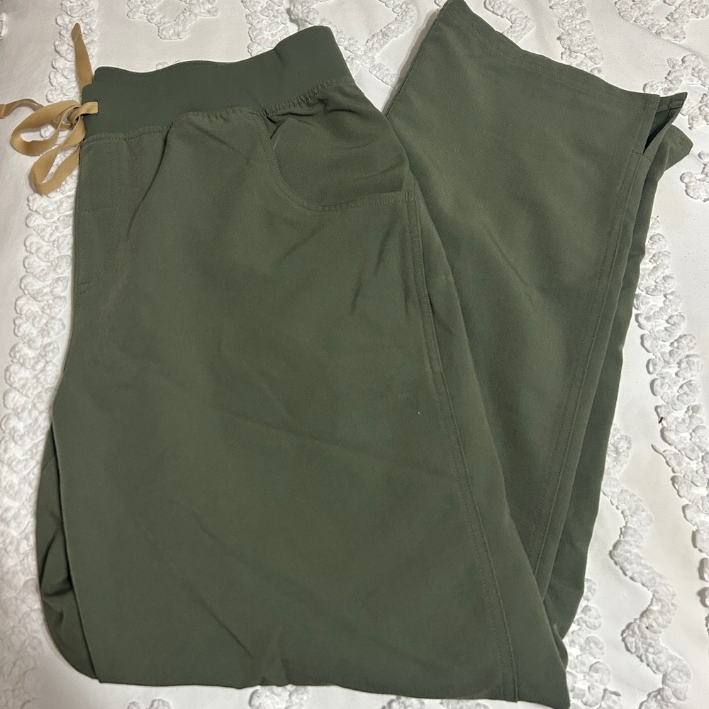 Women’s Figs Scrub Pants, Size Large